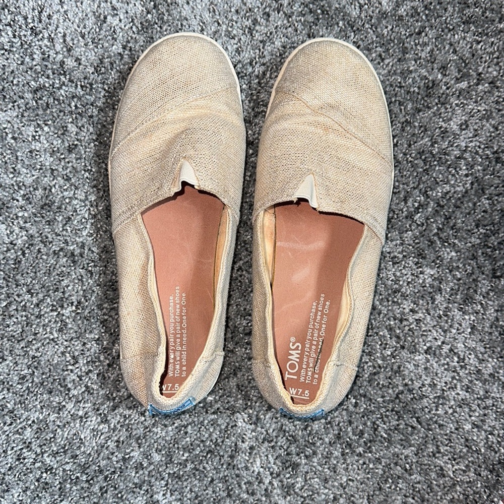 Women’s Toms Shoes.